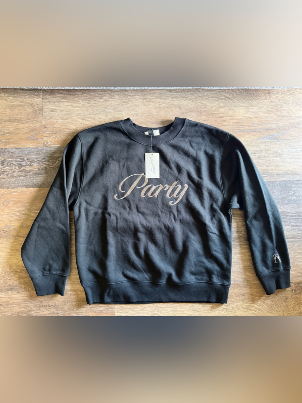 Universal Thread “Party” 🥂 Crewneck - Picture 3 of 8